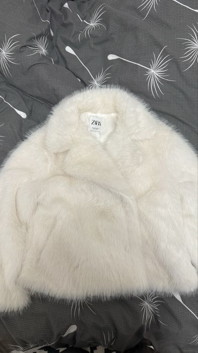 Шубка жіноча біла zara