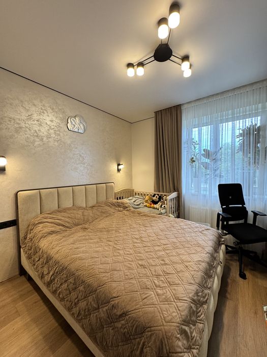 Продаж 1-кімнатної квартири 40 м.кв., вул. Президента Грушевського/Пустомити