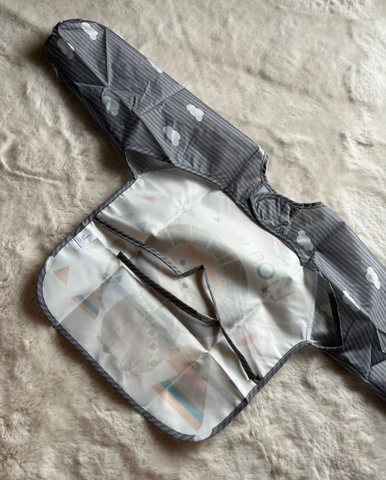 Babete em formato de bata para alimentação blw bebé