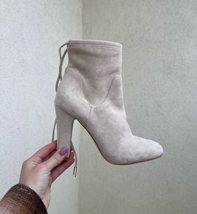 Бежеві ботільйони Boohoo
