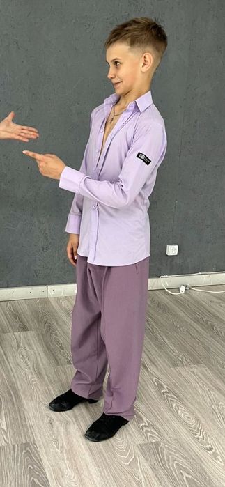 Тренувальні брюки та сорочка