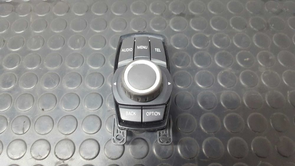 CONTROLE DO SISTEMA DE ÁUDIO / RÁDIO CD BMW SERIE 1 LIM. (F20) 120D