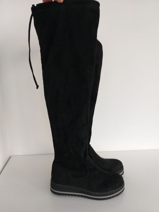 Buty kozaki na koturnie w rozmiarze 36