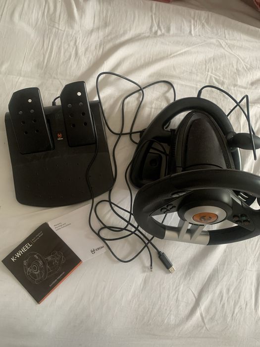 Video gaming wheel + pedals