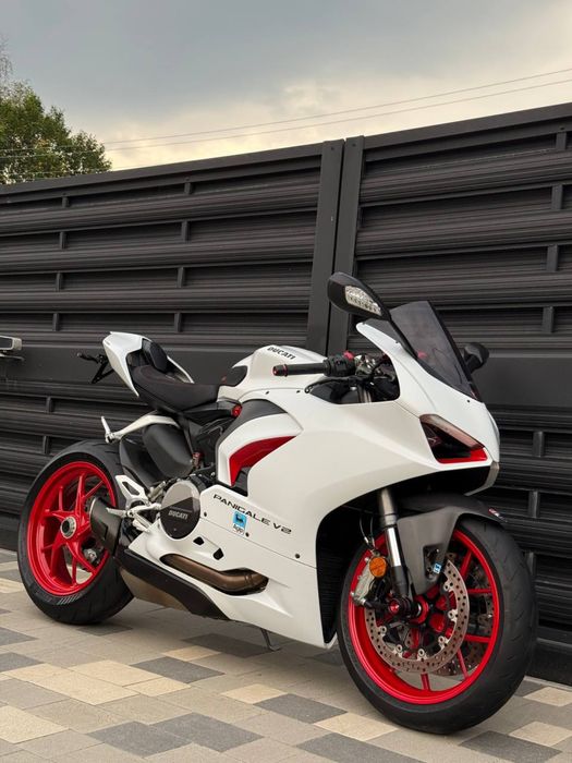 Ducati Panigale V2 2023 рік