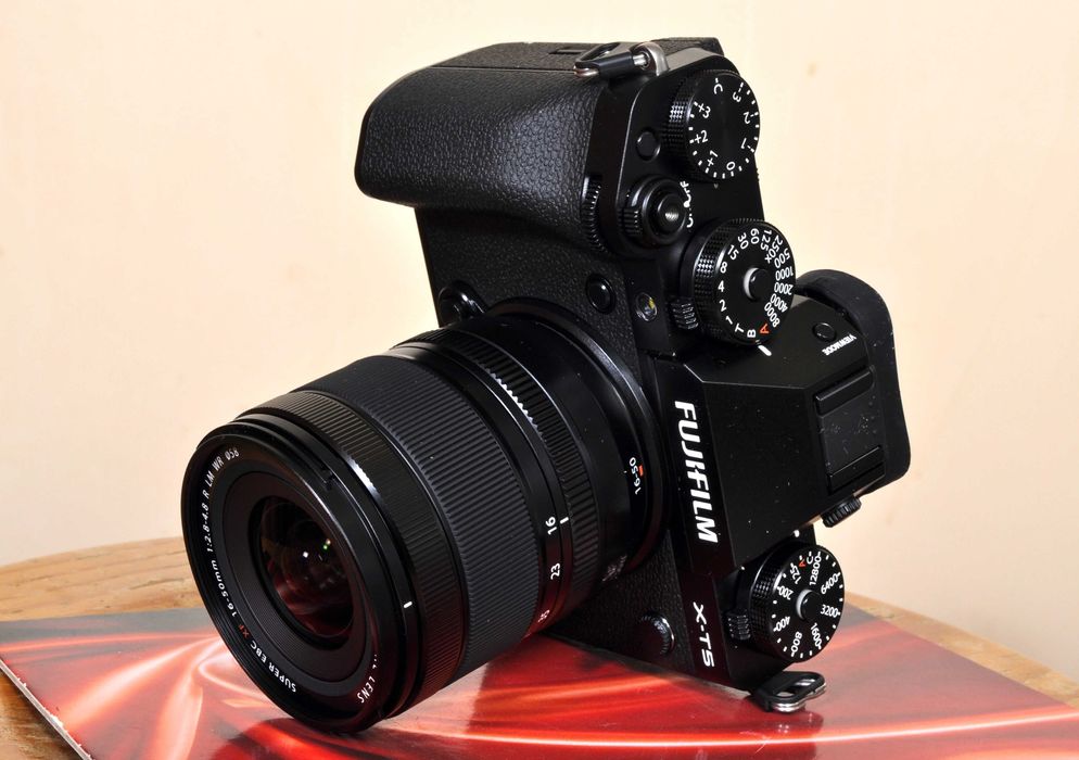 Fuji X-T5 + XF 16x50 WR, novo, zero fotos. Fatura e garantia Fuji PT