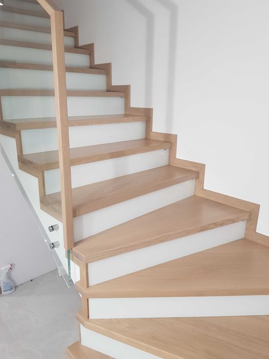 Schody drewniane , balustrady , trepy dębowe