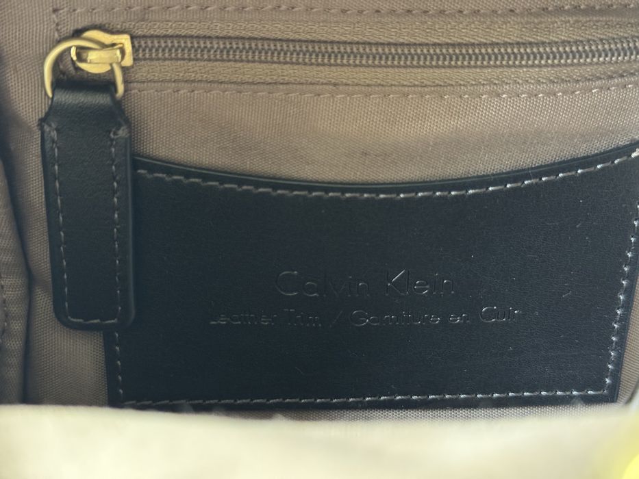 Mochila Mini Calvin Klein Monograma