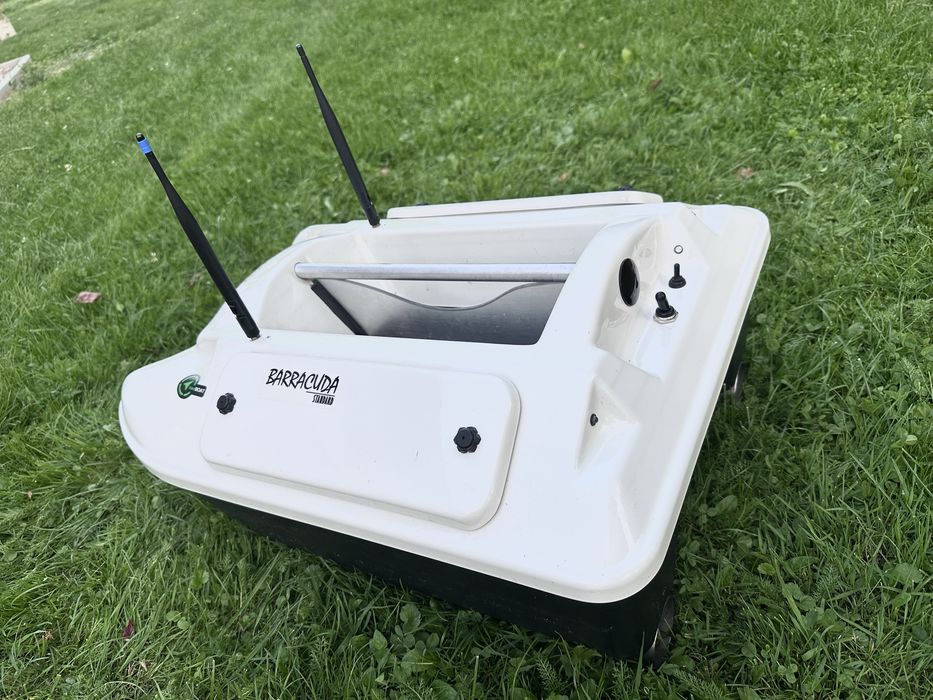 Łódka zanętowa Baracuda+deeper+NaviBoat