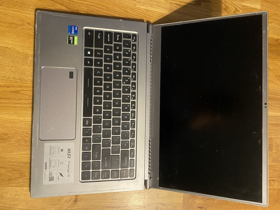 Laptop MSI Prestige 16 na części