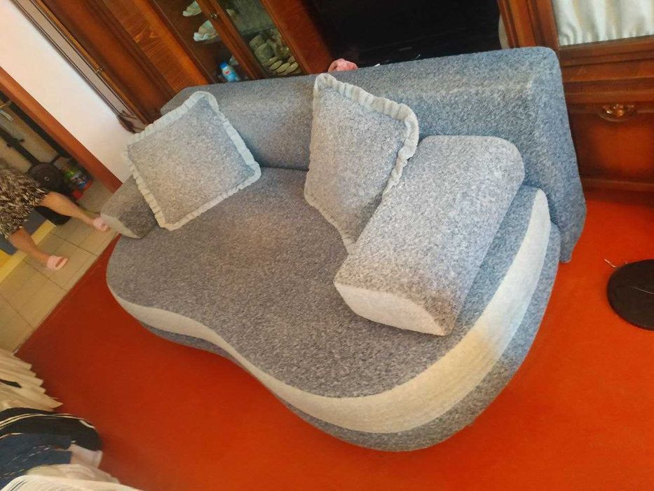 Диван синього кольору