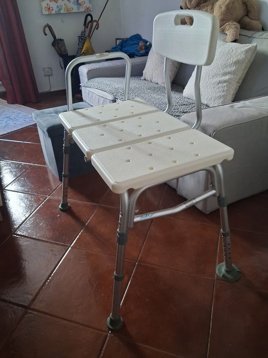 Cadeira de banho  dentro e fora com pés anti derrapante