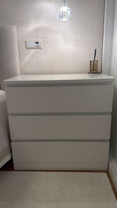 Cómoda Malm Iikea com vidro 80x78cm