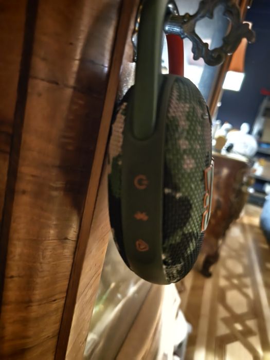 JBL clip 5 продам в хорошем состоянии