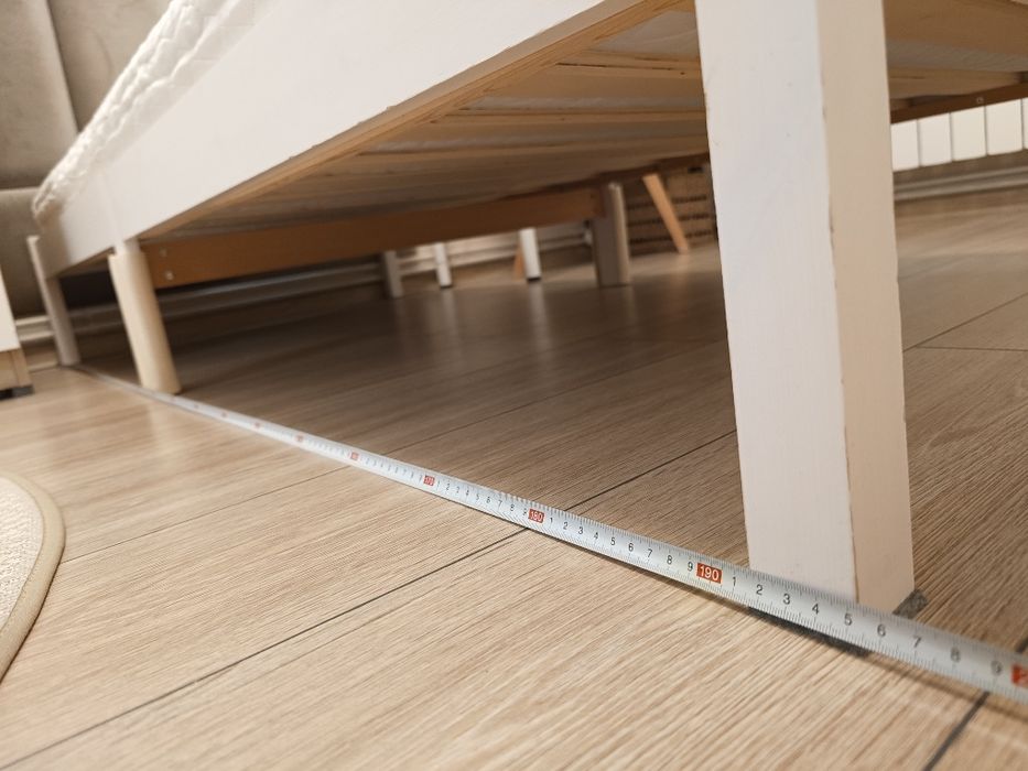 Sprzedam łóżko z materacem.