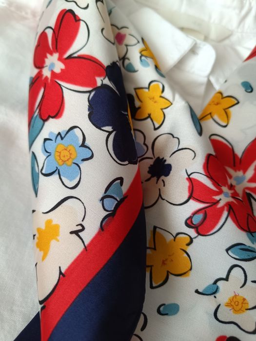 Apaszka chusta chustka w kwiaty kwiatki kwiatuszki elegancka nowa