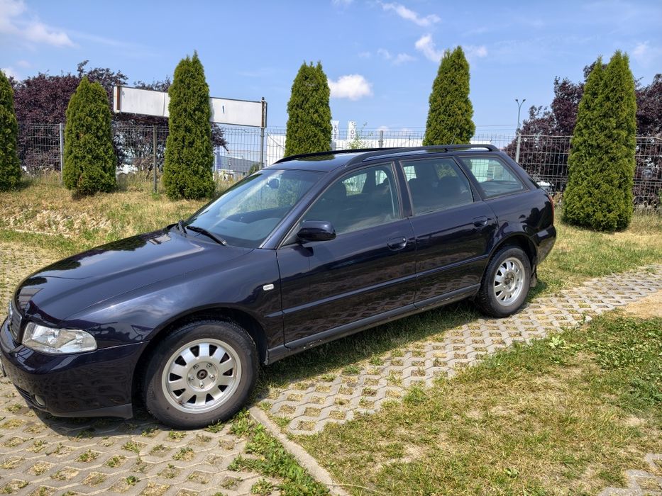 Audi A4 Avant Kombi granat metallic r.2000