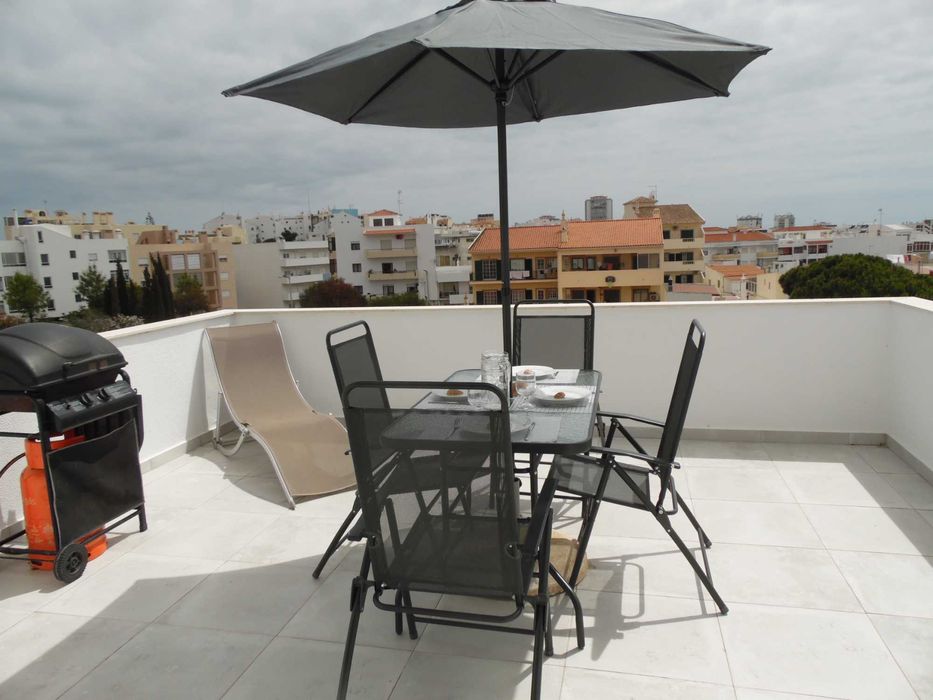CASA BELLA VISTA -T2, pé p/praia, CENTRAL e estacionamento - QUARTEIRA