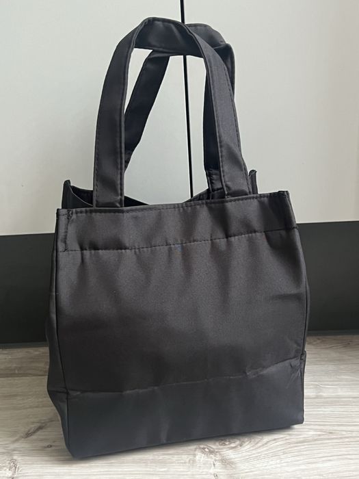 torba termiczna na lunch ma wymiary 23x19x13 cm,