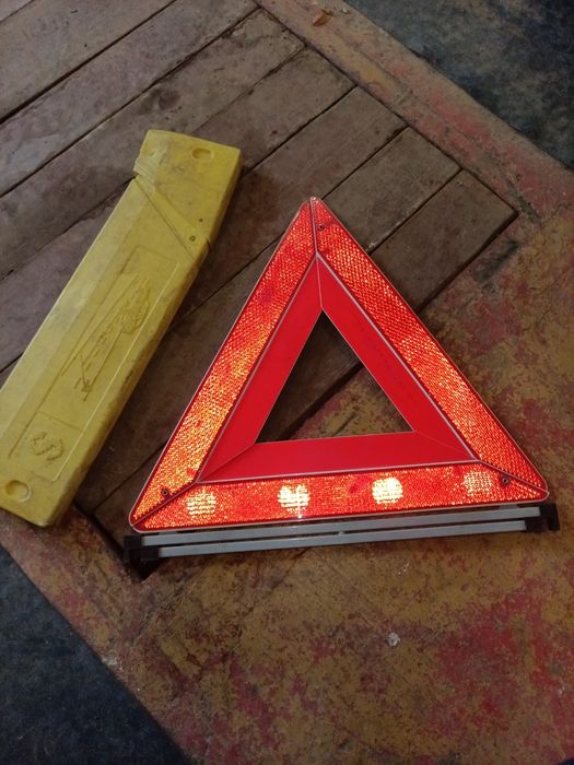 Знак аварийной остановки.