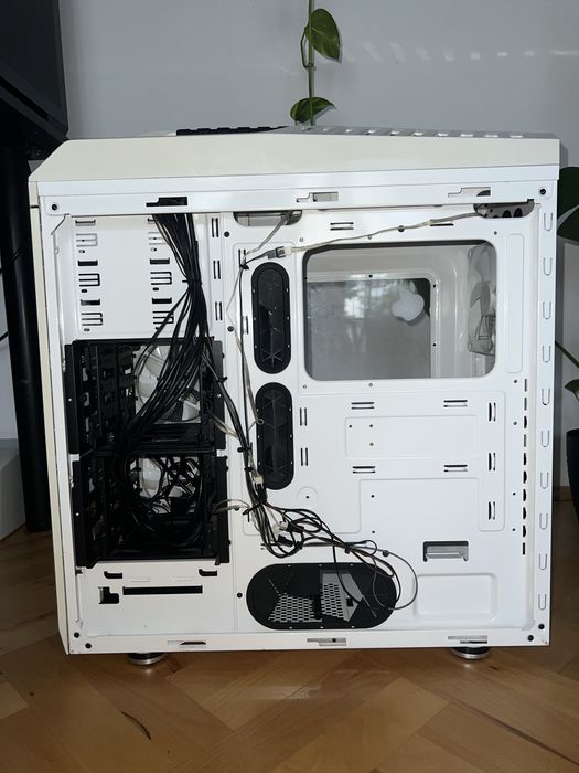 Obudowa komputerowa biała cooler master cm storm stryker retro
