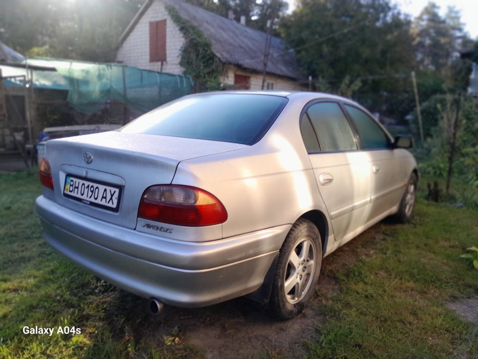 автомобіль Toyota  Avensis