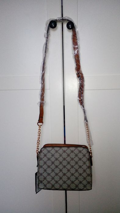 Nowa torebka beżowa z zameczkami