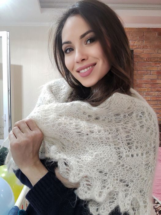 Пуховой ажурный платок паутинка