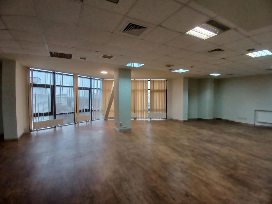 Офіс 198 м2, опалюється, до метро 10 хвилин