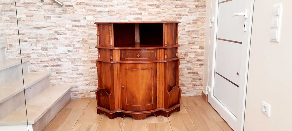 Móvel em Madeira Maciça