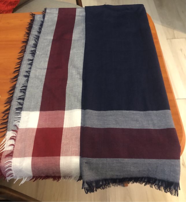 Cienka chusta z frędzlami 140x140