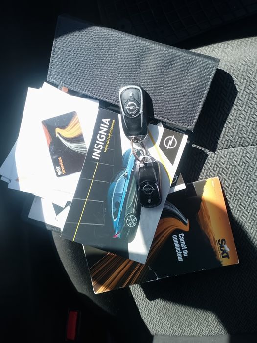 Opel Insignia 1.6 d  niski przebieg  jeżdżąca opłacona zarejestrowana