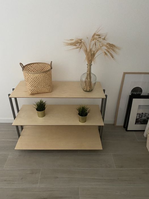 2 Móveis em madeira natural com estrutura em férias cromado