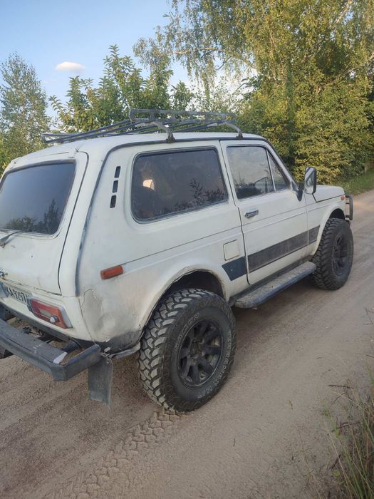 Автомобіль ВАЗ 2121 НИВА