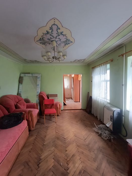 Продаж частини будинку в центрі Довжку