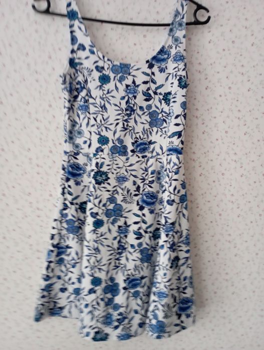 Sukienka w kwiaty H&M