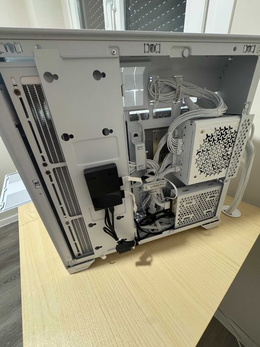PC GAMING 7800X3D RX 79070XT 32GB com extras!