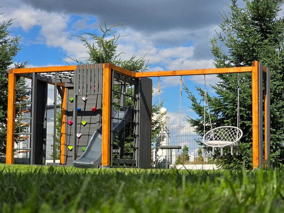 Nowoczesny plac zabaw - duży małpi gaj z huśtawkami, siłownia ogrodowa