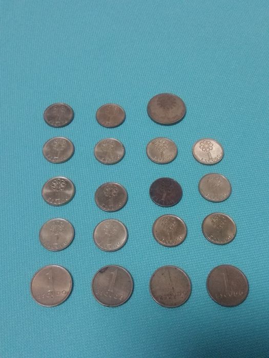 Lote de moedas de escudos.
