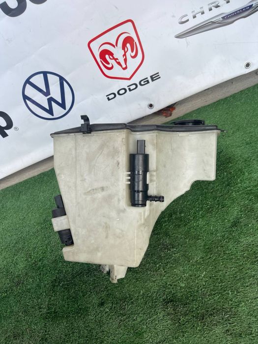 BMW x3 e83 бачок омивача 61663403212