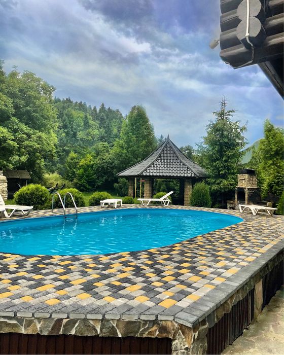 Здається котедж з басейном в Мигово ( баня ,чан )