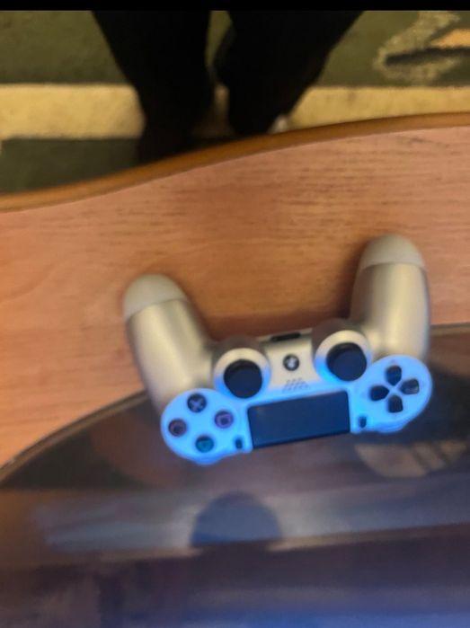 Przedam ps 4 slim cztery gry + pad Nieaktualne!