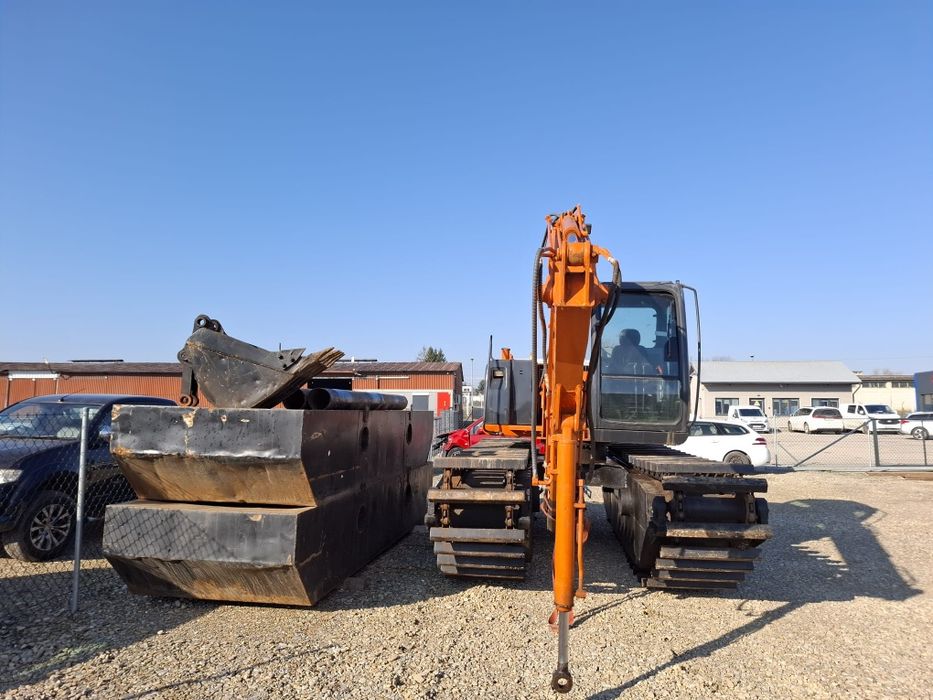 Плаваючий екскаватор-амфібія Hitachi ZX70 на понтонах 2020