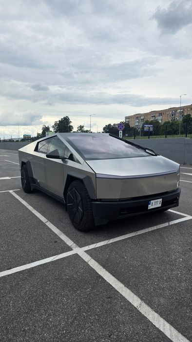 Tesla Cybertruck (категорія B !)