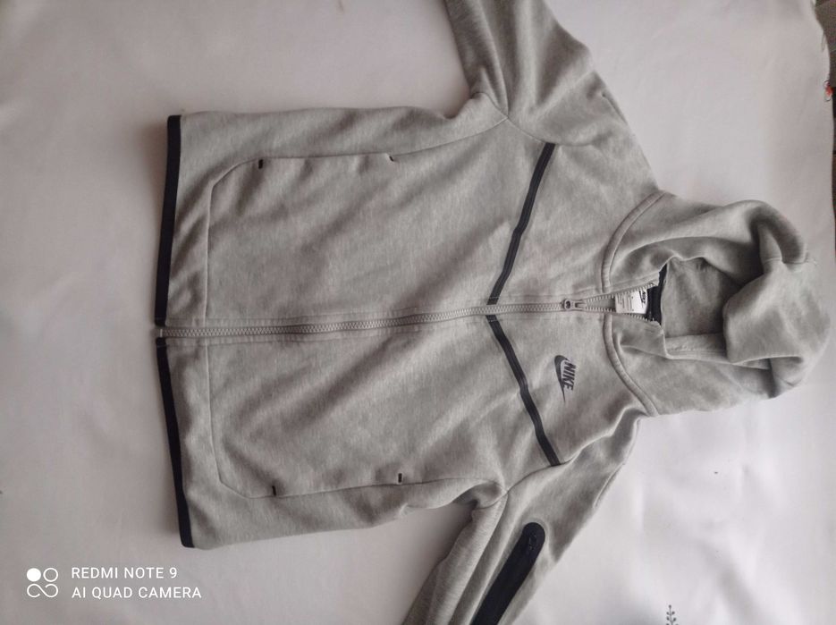 Sprzedam bluze nike tech  szarą