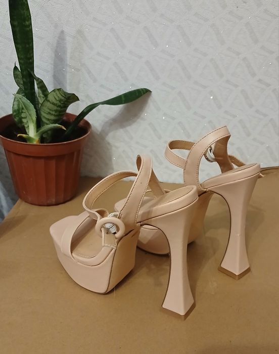 Босоножки нюдовый цвет  нежные