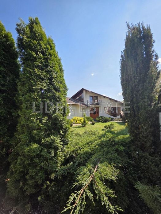 Продаж будинку 5 кімн в Ужгороді, 390 м², 8.5 сот.