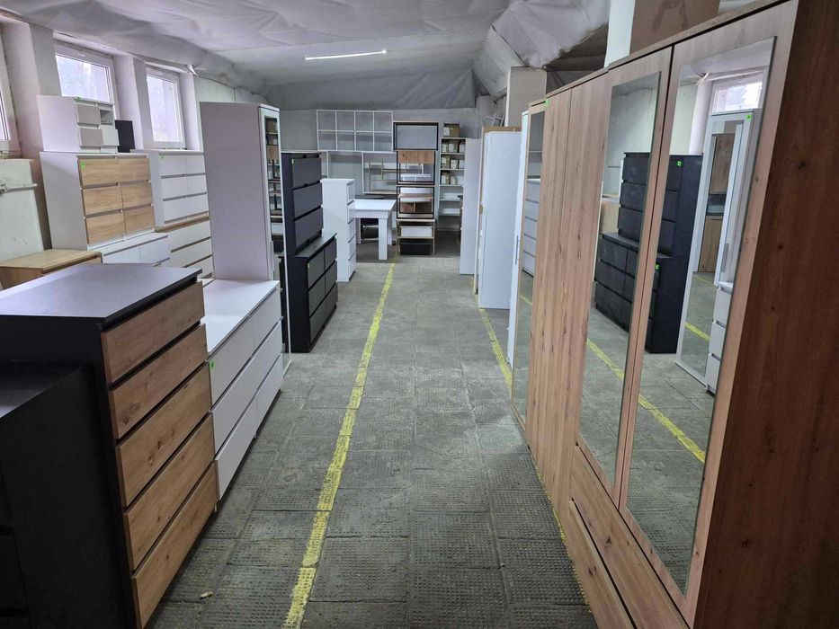 Wyprzedaż garażowa mebli outletowych