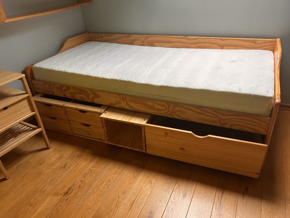 Meble sosnowe do pokoju  biurko łóżko itp