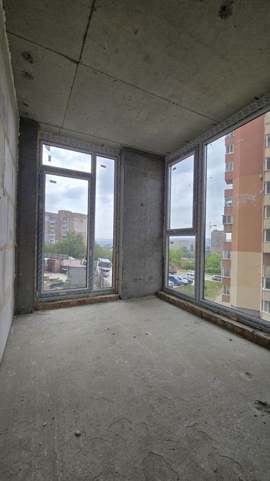 Продаж 2 кім + тераса 30кв.м в будинку бізнес класу  Продається двох кімнатна квартира по вул. Джона Леннона (бічна Миколайчука і Студинського)